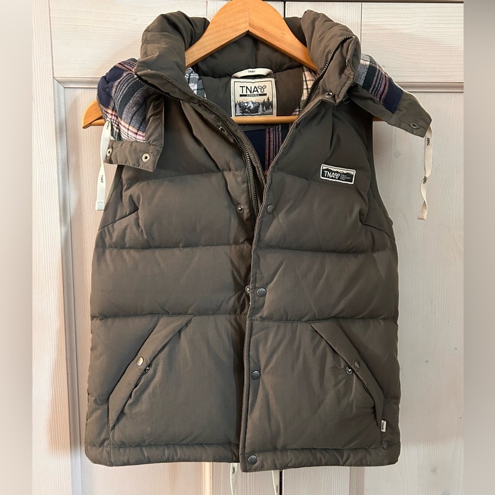 TNA puffer vest with detachable hood - Picture 1 of 8
